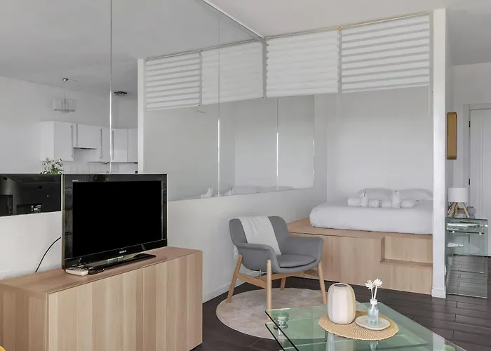 Near Monaco - Cosy With Sea View Apartment